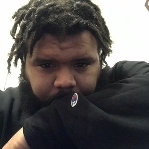 Meet your Posher, Lamaris